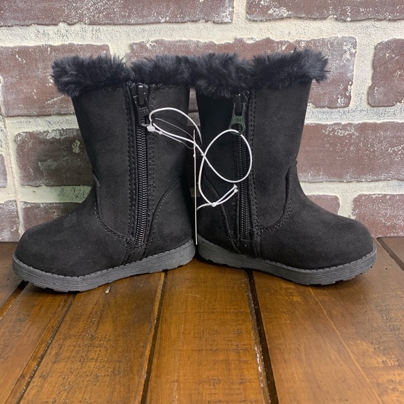 Cat & Jack Toddler Girl Fleece Boot - Picture 3 of 5